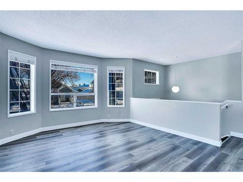 178 Martinridge Crescent Ne, Calgary, AB - Indoor Photo Showing Living Room