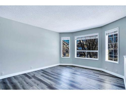 178 Martinridge Crescent Ne, Calgary, AB - Indoor Photo Showing Living Room