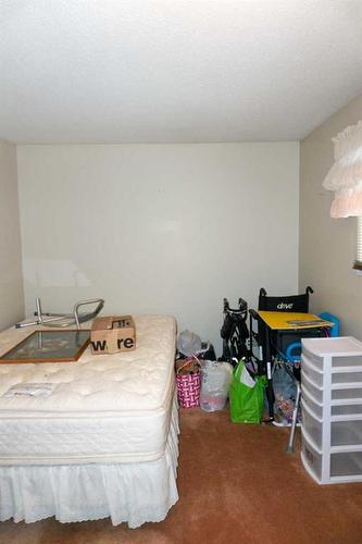 4032 Marbank Drive Ne, Calgary, AB - Indoor Photo Showing Bedroom