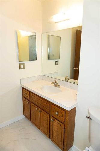 4032 Marbank Drive Ne, Calgary, AB - Indoor Photo Showing Bathroom