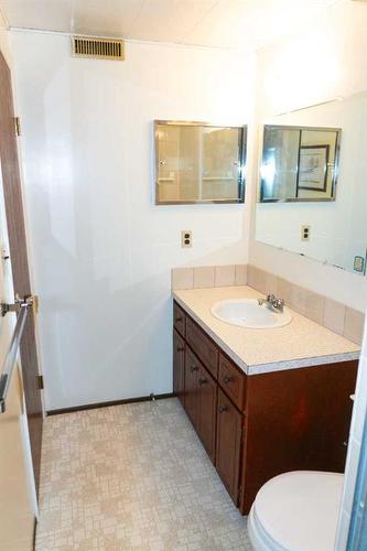 4032 Marbank Drive Ne, Calgary, AB - Indoor Photo Showing Bathroom