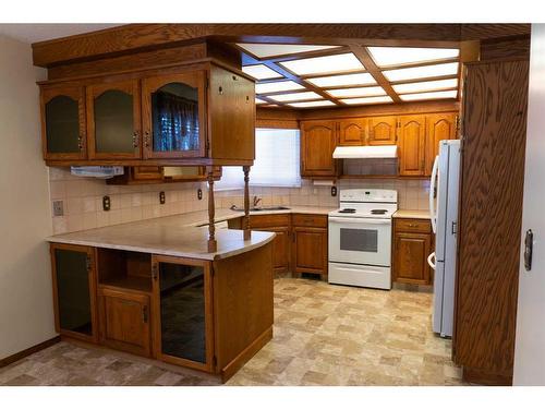 4032 Marbank Drive Ne, Calgary, AB - Indoor Photo Showing Kitchen