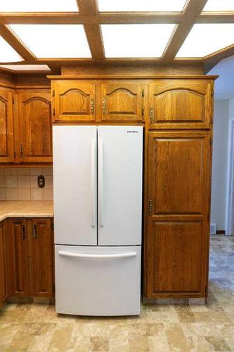 4032 Marbank Drive Ne, Calgary, AB - Indoor Photo Showing Kitchen