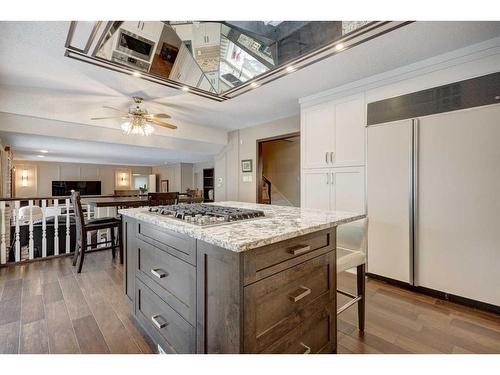 14136 Park Estates Drive Se, Calgary, AB - Indoor Photo Showing Kitchen