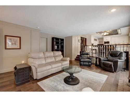 14136 Park Estates Drive Se, Calgary, AB - Indoor Photo Showing Living Room