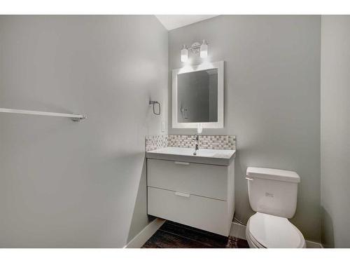 14136 Park Estates Drive Se, Calgary, AB - Indoor Photo Showing Bathroom