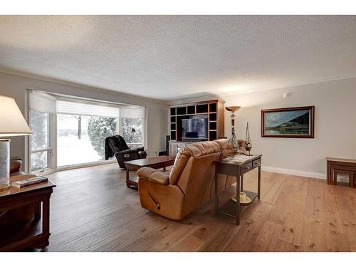 14136 Park Estates Drive Se, Calgary, AB - Indoor Photo Showing Living Room