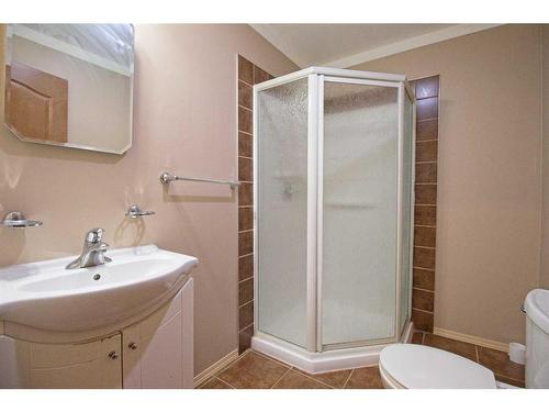 109 Bridlerange Place Sw, Calgary, AB - Indoor Photo Showing Bathroom