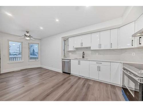 227 Saratoga Place Ne, Calgary, AB - Indoor Photo Showing Kitchen