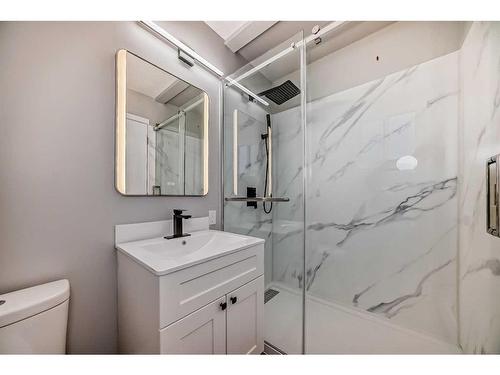 227 Saratoga Place Ne, Calgary, AB - Indoor Photo Showing Bathroom