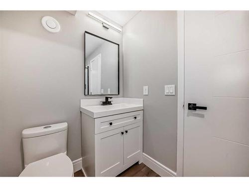 227 Saratoga Place Ne, Calgary, AB - Indoor Photo Showing Bathroom