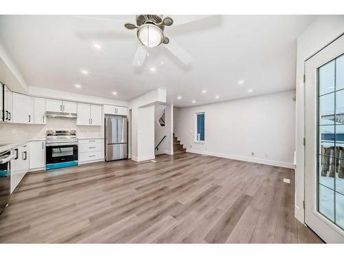 227 Saratoga Place Ne, Calgary, AB - Indoor Photo Showing Kitchen With Stainless Steel Kitchen With Upgraded Kitchen