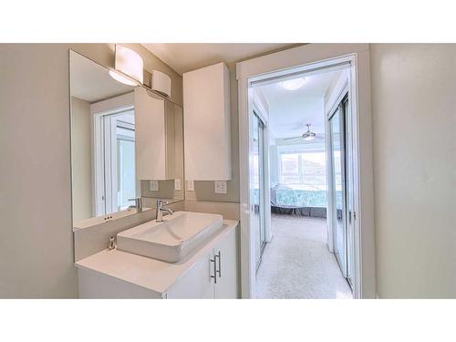 1406-302 Skyview Ranch Drive Ne, Calgary, AB - Indoor Photo Showing Bathroom