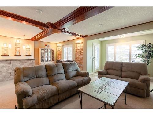 173 Everoak Circle Sw, Calgary, AB - Indoor Photo Showing Living Room