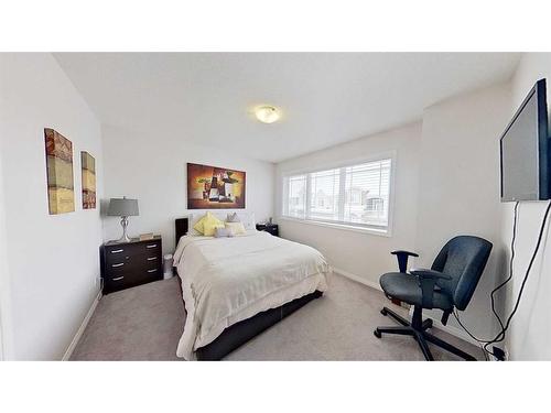 150 Yorkville Green Sw, Calgary, AB - Indoor Photo Showing Bedroom