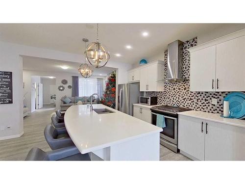 150 Yorkville Green Sw, Calgary, AB - Indoor Photo Showing Kitchen With Upgraded Kitchen