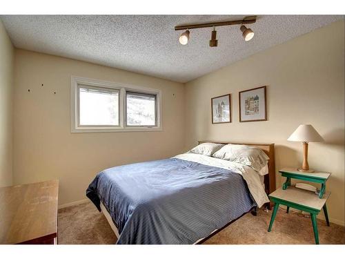 195 Silver Crest Crescent Nw, Calgary, AB - Indoor Photo Showing Bedroom