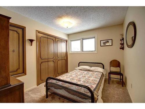 195 Silver Crest Crescent Nw, Calgary, AB - Indoor Photo Showing Bedroom