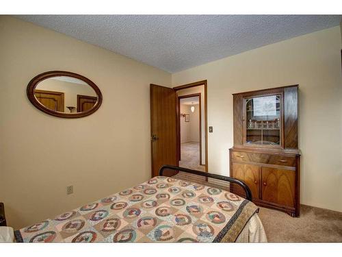 195 Silver Crest Crescent Nw, Calgary, AB - Indoor Photo Showing Bedroom