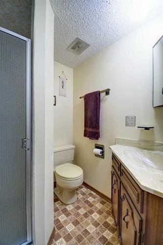 195 Silver Crest Crescent Nw, Calgary, AB - Indoor Photo Showing Bathroom