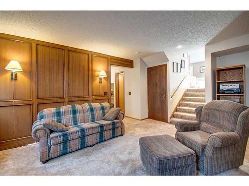 195 Silver Crest Crescent Nw, Calgary, AB - Indoor Photo Showing Living Room