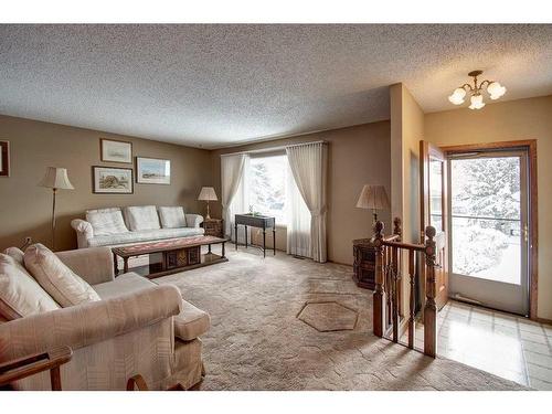 195 Silver Crest Crescent Nw, Calgary, AB - Indoor Photo Showing Living Room