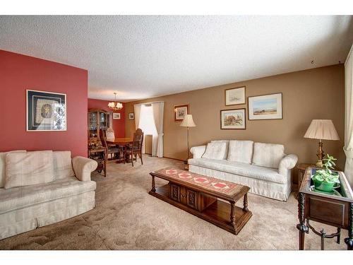 195 Silver Crest Crescent Nw, Calgary, AB - Indoor Photo Showing Living Room