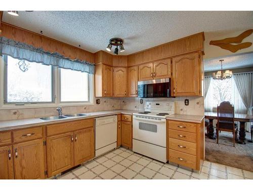 195 Silver Crest Crescent Nw, Calgary, AB - Indoor Photo Showing Kitchen With Double Sink