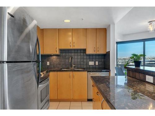 1602-1088 6 Avenue Sw, Calgary, AB - Indoor Photo Showing Kitchen