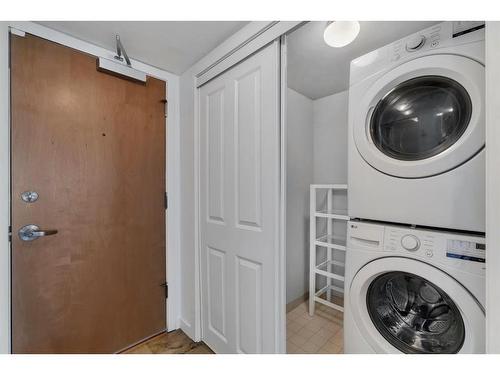 1602-1088 6 Avenue Sw, Calgary, AB - Indoor Photo Showing Laundry Room