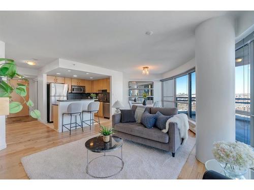 1602-1088 6 Avenue Sw, Calgary, AB - Indoor Photo Showing Living Room