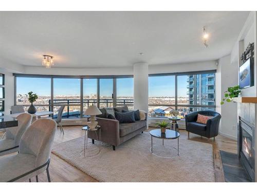 1602-1088 6 Avenue Sw, Calgary, AB - Indoor Photo Showing Living Room