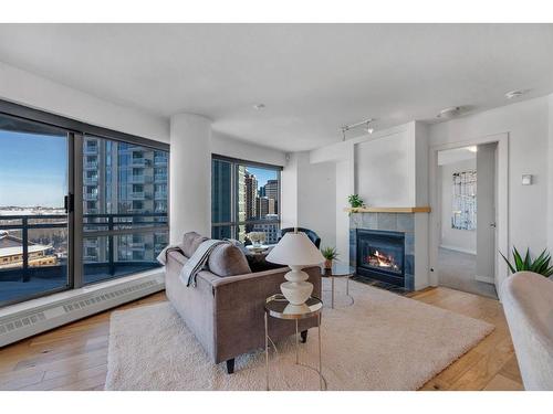 1602-1088 6 Avenue Sw, Calgary, AB - Indoor Photo Showing Living Room With Fireplace