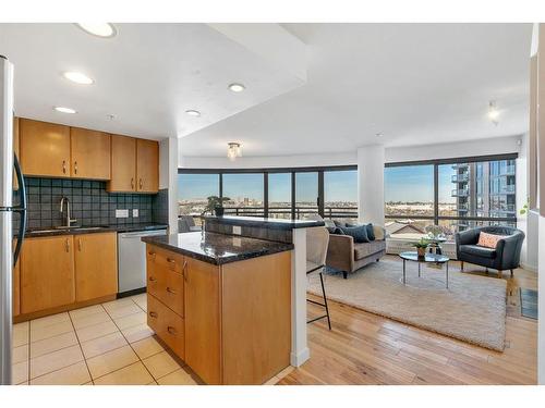 1602-1088 6 Avenue Sw, Calgary, AB - Indoor Photo Showing Kitchen