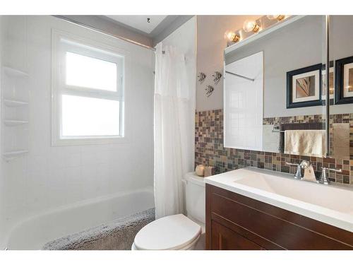 1831 62 Avenue Se, Calgary, AB - Indoor Photo Showing Bathroom