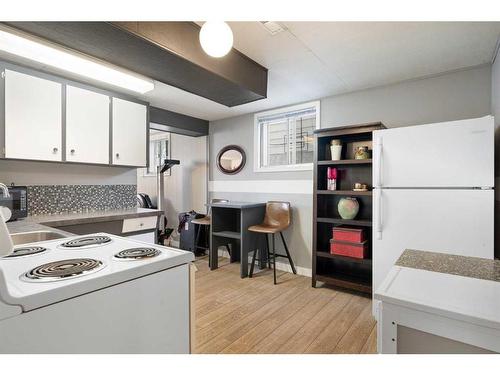 1831 62 Avenue Se, Calgary, AB - Indoor Photo Showing Kitchen