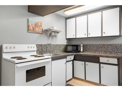 1831 62 Avenue Se, Calgary, AB - Indoor Photo Showing Kitchen