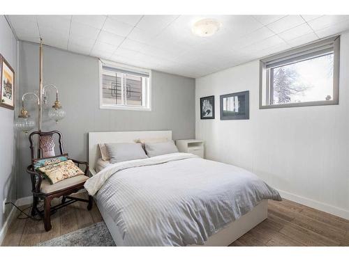 1831 62 Avenue Se, Calgary, AB - Indoor Photo Showing Bedroom