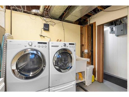 1831 62 Avenue Se, Calgary, AB - Indoor Photo Showing Laundry Room