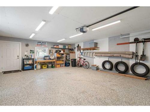 1831 62 Avenue Se, Calgary, AB - Indoor Photo Showing Garage