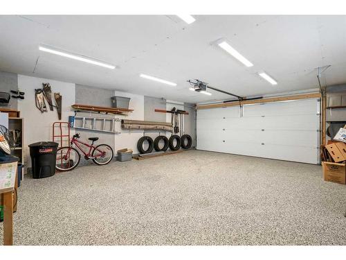 1831 62 Avenue Se, Calgary, AB - Indoor Photo Showing Garage