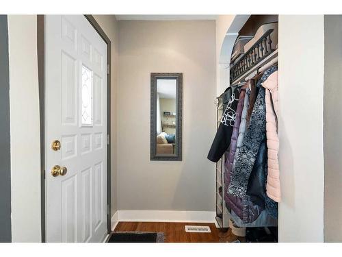 1831 62 Avenue Se, Calgary, AB - Indoor Photo Showing Other Room