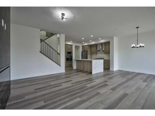 87 Hotchkiss Manor Se, Calgary, AB - Indoor Photo Showing Kitchen