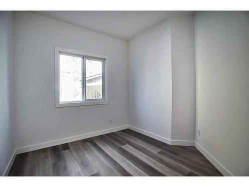 87 Hotchkiss Manor Se, Calgary, AB - Indoor Photo Showing Other Room