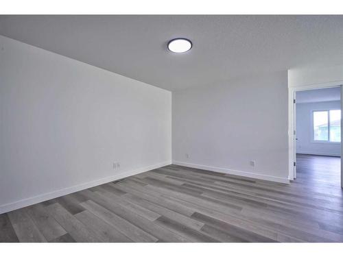 87 Hotchkiss Manor Se, Calgary, AB - Indoor Photo Showing Other Room