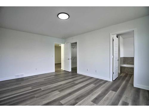 87 Hotchkiss Manor Se, Calgary, AB - Indoor Photo Showing Other Room