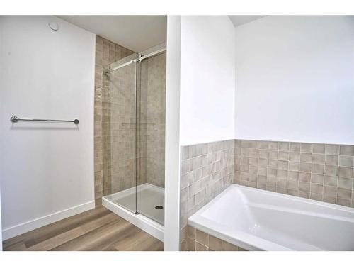 87 Hotchkiss Manor Se, Calgary, AB - Indoor Photo Showing Bathroom