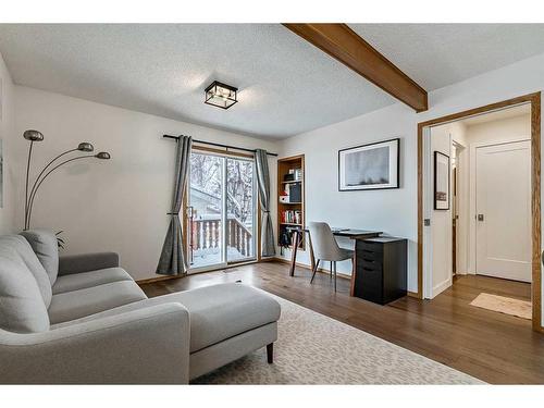 12040 Candiac Road Sw, Calgary, AB - Indoor Photo Showing Living Room