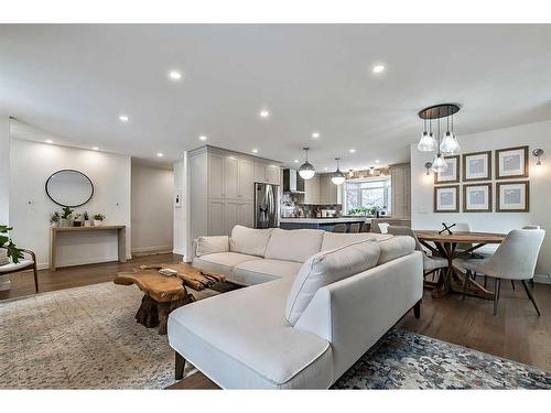 12040 Candiac Road Sw, Calgary, AB - Indoor Photo Showing Living Room