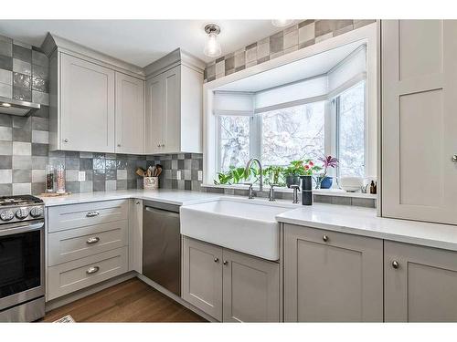 12040 Candiac Road Sw, Calgary, AB - Indoor Photo Showing Kitchen